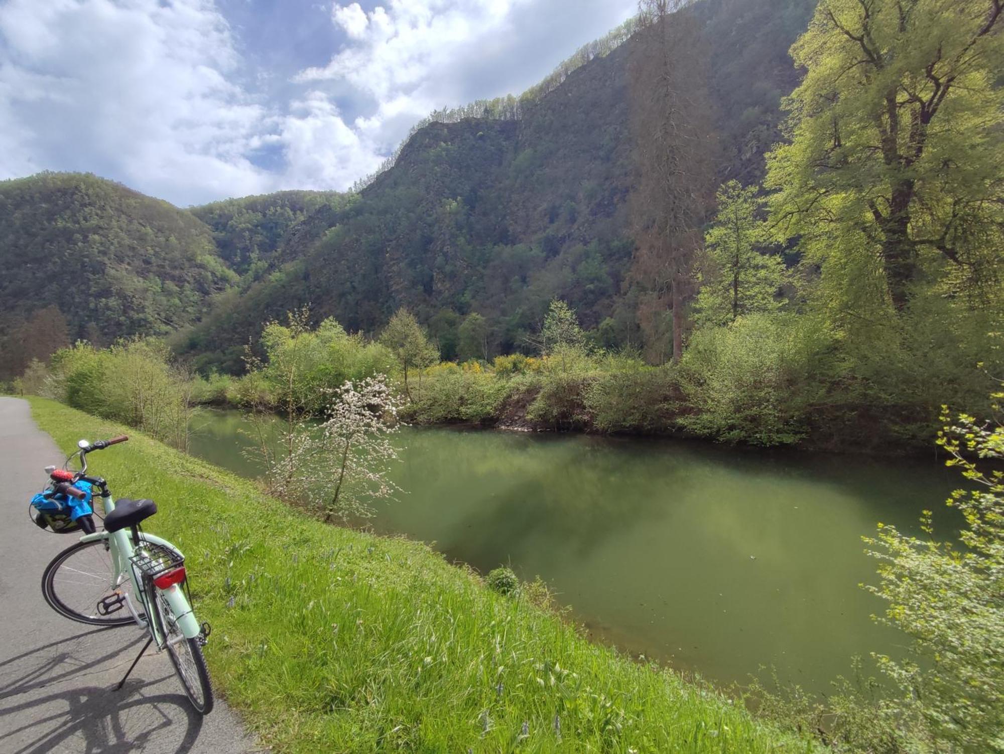 Entre Meuse Et Foret Revin  외부 사진